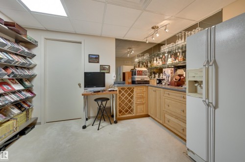 752 Wilkin Close, Edmonton, AB - Indoor Photo Showing Other Room