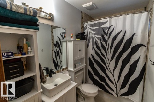 5006 51 St, Myrnam, AB - Indoor Photo Showing Bathroom