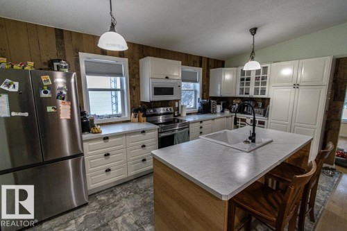 5006 51 St, Myrnam, AB - Indoor Photo Showing Other Room