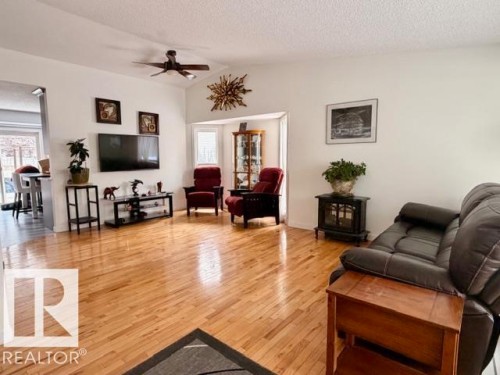 5607 54 Street, Beaumont, AB - Indoor Photo Showing Living Room