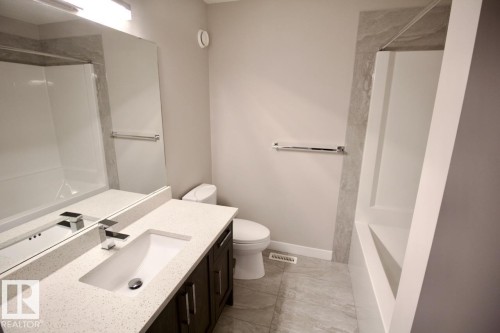 Upper 9385 Cooper Bend, Edmonton, AB - Indoor Photo Showing Bathroom