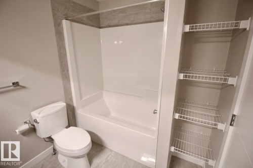 Upper 9385 Cooper Bend, Edmonton, AB - Indoor Photo Showing Bathroom