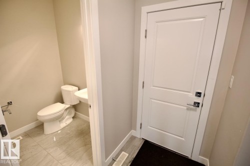 Upper 9385 Cooper Bend, Edmonton, AB - Indoor Photo Showing Bathroom