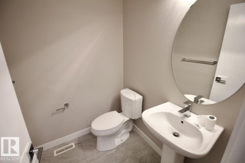 Upper 9385 Cooper Bend, Edmonton, AB - Indoor Photo Showing Bathroom