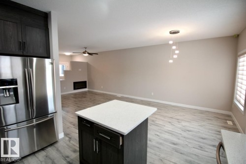 Upper 9385 Cooper Bend, Edmonton, AB - Indoor Photo Showing Kitchen