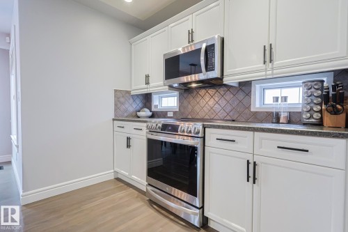 44 Normandeau Crescent, St. Albert, AB - Indoor Photo Showing Kitchen With Upgraded Kitchen