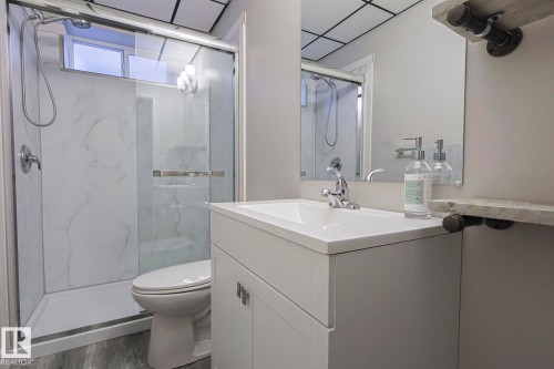 44 Normandeau Crescent, St. Albert, AB - Indoor Photo Showing Bathroom
