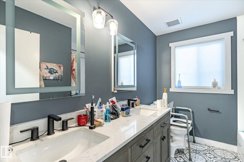 11907 70 Street, Edmonton, AB - Indoor Photo Showing Bathroom