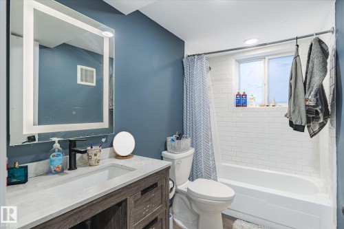 11907 70 Street, Edmonton, AB - Indoor Photo Showing Bathroom