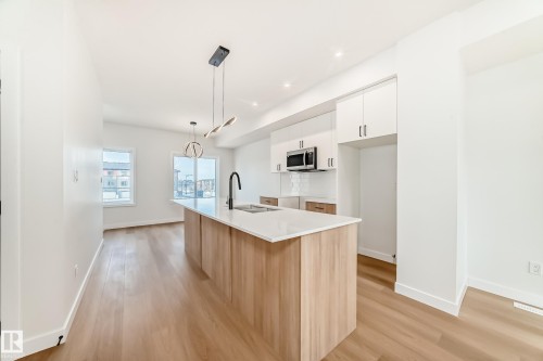 44 18120 28 Avenue, Edmonton, AB - Indoor Photo Showing Kitchen
