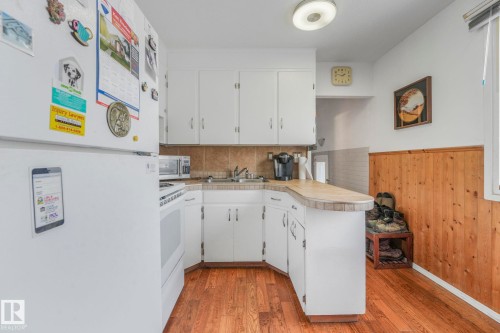 7424 128 Avenue, Edmonton, AB - Indoor Photo Showing Kitchen With Double Sink