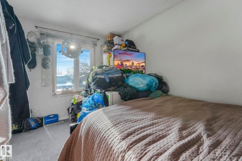 7424 128 Avenue, Edmonton, AB - Indoor Photo Showing Bedroom