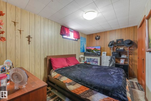7424 128 Avenue, Edmonton, AB - Indoor Photo Showing Bedroom