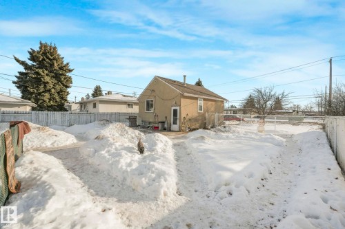 7424 128 Avenue, Edmonton, AB - Outdoor