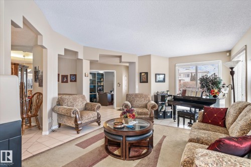 7020 157 Avenue, Edmonton, AB - Indoor Photo Showing Living Room