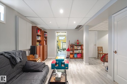 7020 157 Avenue, Edmonton, AB - Indoor