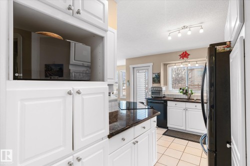 7020 157 Avenue, Edmonton, AB - Indoor Photo Showing Kitchen