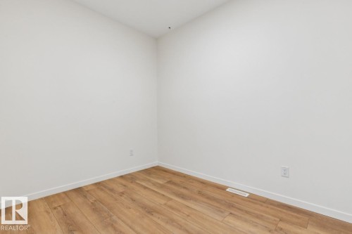 3035 5 Avenue, Edmonton, AB - Indoor Photo Showing Other Room