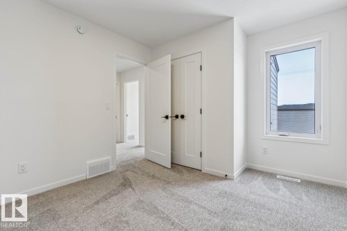 3035 5 Avenue, Edmonton, AB - Indoor Photo Showing Other Room