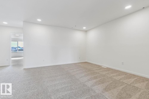 3035 5 Avenue, Edmonton, AB - Indoor Photo Showing Other Room
