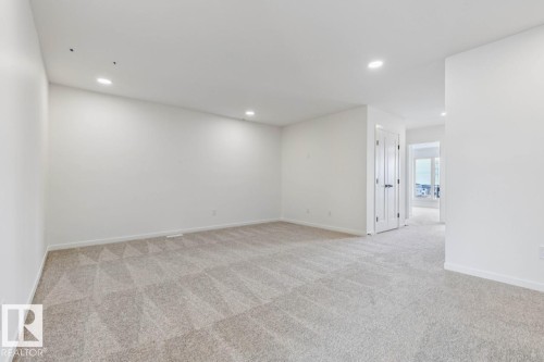 3035 5 Avenue, Edmonton, AB - Indoor Photo Showing Other Room