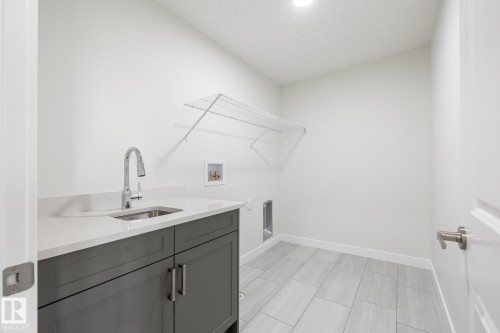 4020 207 Street, Edmonton, AB - Indoor