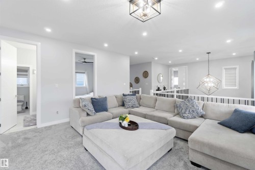 5732 Keeping Crescent, Edmonton, AB - Indoor Photo Showing Living Room