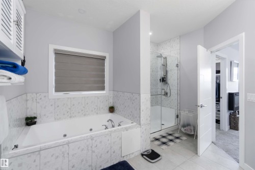 5732 Keeping Crescent, Edmonton, AB - Indoor Photo Showing Bathroom