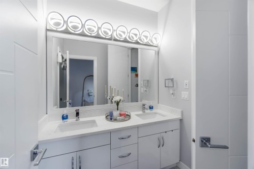 5732 Keeping Crescent, Edmonton, AB - Indoor Photo Showing Bathroom