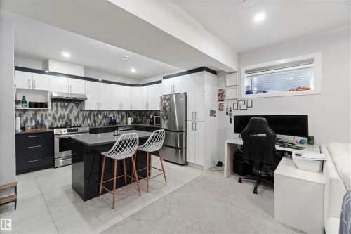 5732 Keeping Crescent, Edmonton, AB - Indoor Photo Showing Kitchen