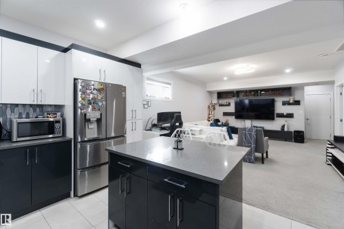 5732 Keeping Crescent, Edmonton, AB - Indoor Photo Showing Kitchen