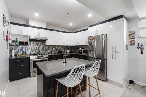 5732 Keeping Crescent, Edmonton, AB - Indoor Photo Showing Kitchen With Upgraded Kitchen