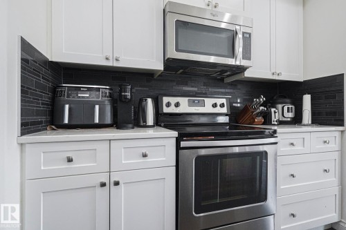 720 Charlesworth Way, Edmonton, AB - Indoor Photo Showing Kitchen With Upgraded Kitchen