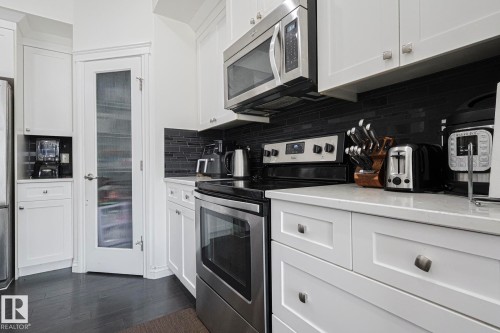 720 Charlesworth Way, Edmonton, AB - Indoor Photo Showing Kitchen