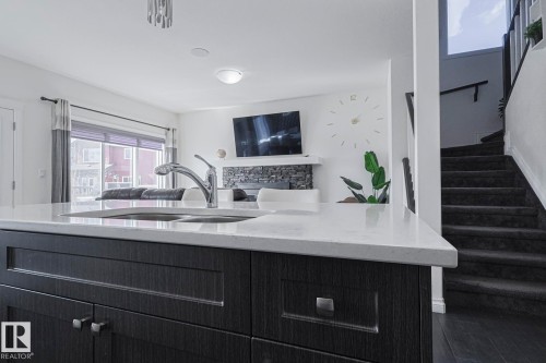 720 Charlesworth Way, Edmonton, AB - Indoor Photo Showing Other Room