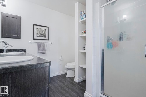 720 Charlesworth Way, Edmonton, AB - Indoor Photo Showing Bathroom