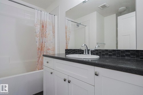 720 Charlesworth Way, Edmonton, AB - Indoor Photo Showing Bathroom