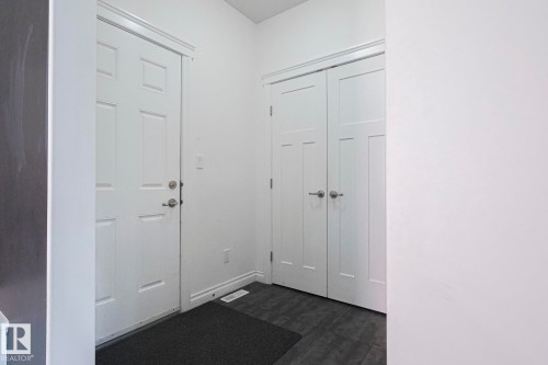 720 Charlesworth Way, Edmonton, AB - Indoor Photo Showing Other Room