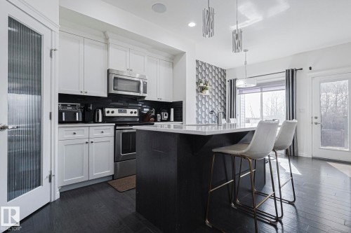 720 Charlesworth Way, Edmonton, AB - Indoor Photo Showing Kitchen With Upgraded Kitchen