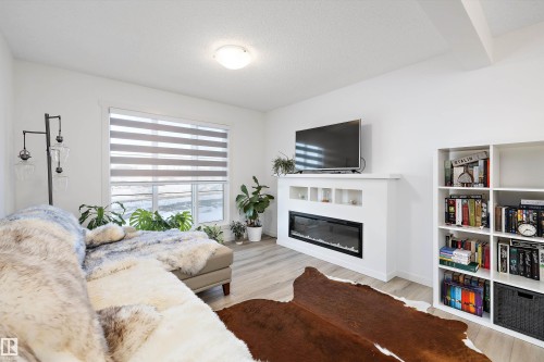 616 Kinglet Boulevard, Edmonton, AB - Indoor Photo Showing Bedroom With Fireplace