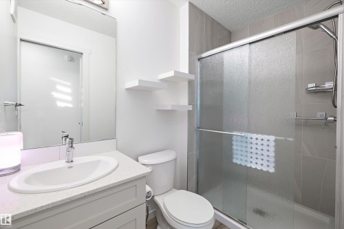 616 Kinglet Boulevard, Edmonton, AB - Indoor Photo Showing Bathroom