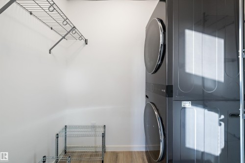 616 Kinglet Boulevard, Edmonton, AB - Indoor Photo Showing Laundry Room