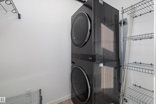 616 Kinglet Boulevard, Edmonton, AB - Indoor Photo Showing Laundry Room