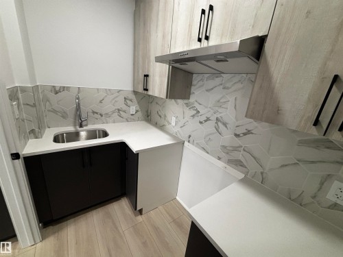 2028 210 Street Nw, Edmonton, AB - Indoor