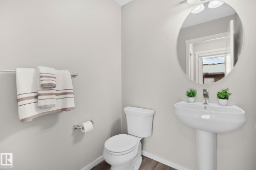 2830 18A Avenue, Edmonton, AB - Indoor Photo Showing Bathroom