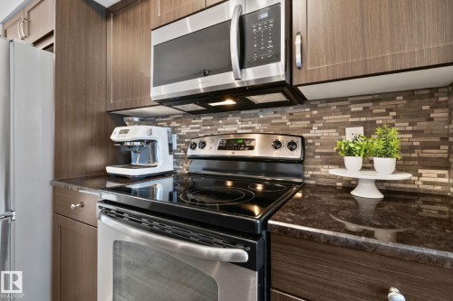 2830 18A Avenue, Edmonton, AB - Indoor Photo Showing Kitchen
