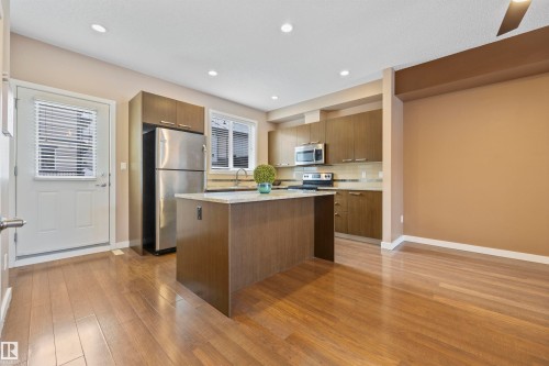 56 655 Watt Boulevard, Edmonton, AB - Indoor Photo Showing Kitchen