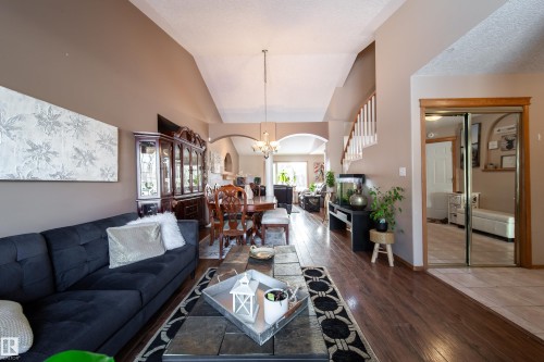 5 Emerson Place, St. Albert, AB - Indoor Photo Showing Living Room