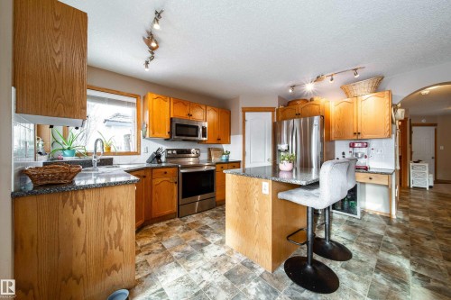5 Emerson Place, St. Albert, AB - Indoor Photo Showing Kitchen