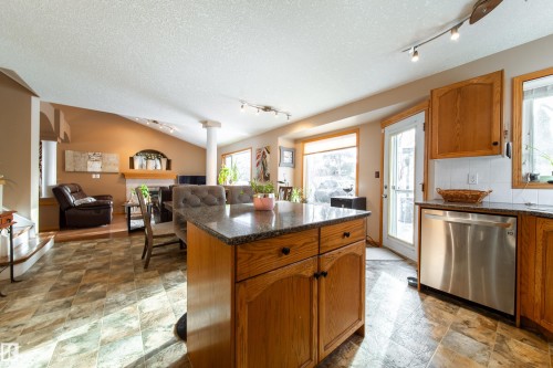 5 Emerson Place, St. Albert, AB - Indoor Photo Showing Kitchen